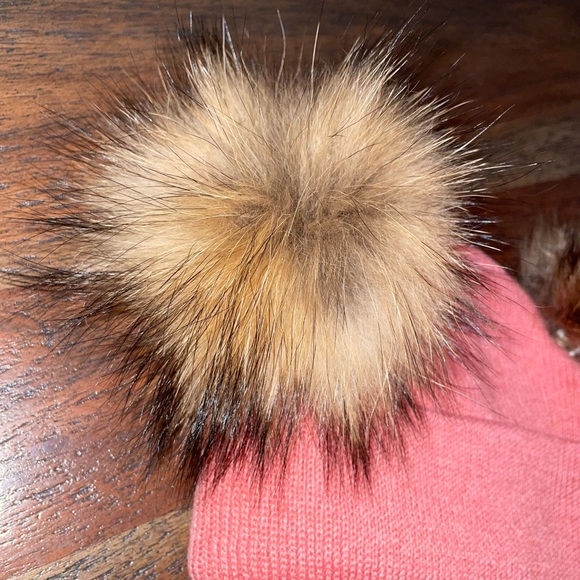 Baby 0-2 year winter beanie with two fur pompoms - Picture 6 of 8